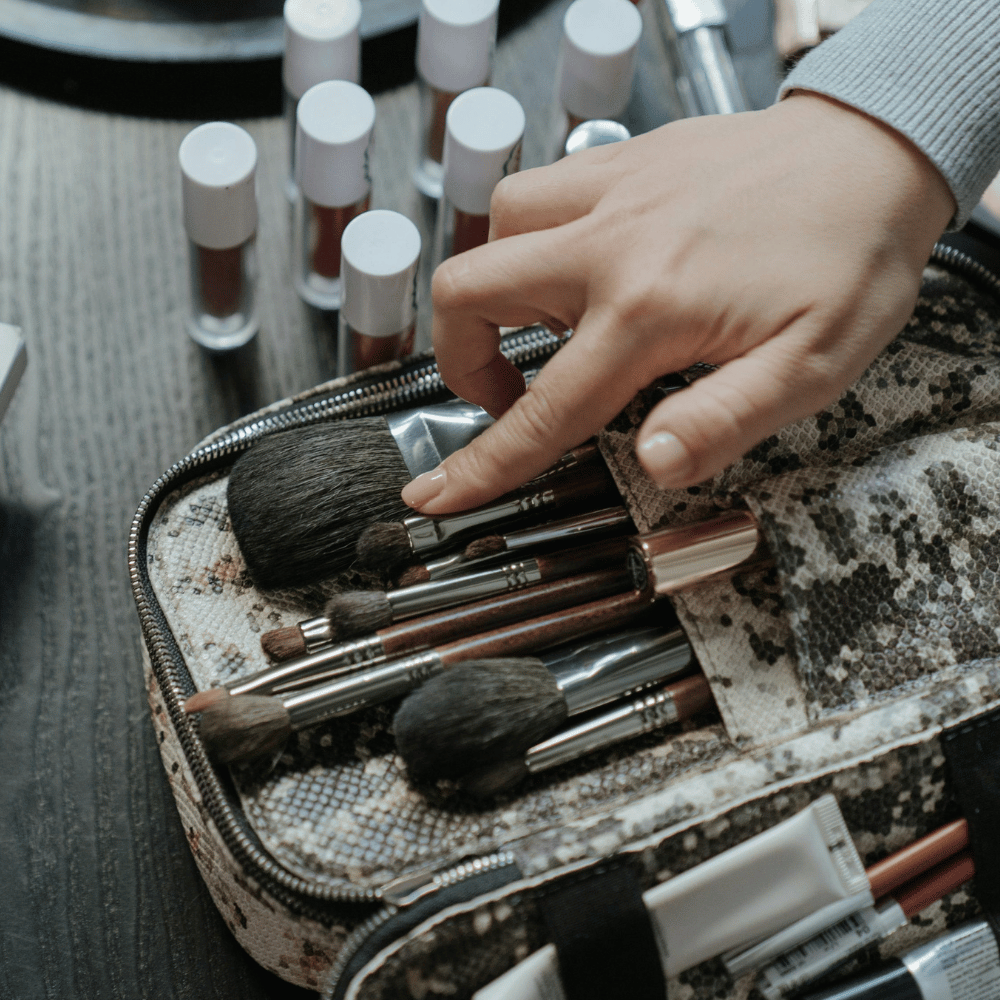 Compact and Convenient: Your Guide to The Best Travel Makeup Brushes