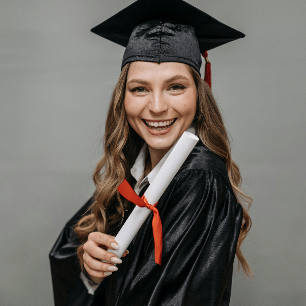 Trending Accessories to Personalize Your Graduation Cap Decoration